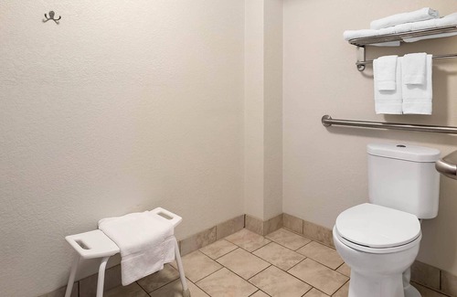 Janesville Hotel | Quality Inn Janesville North