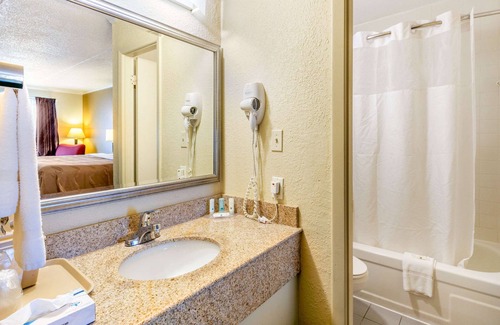 Manchester Hotel | Quality Inn Manchester near Arnold AFB