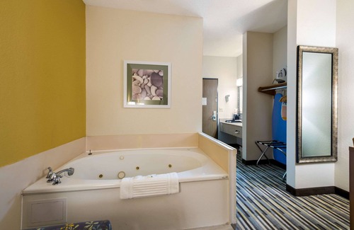 Michigan City Hotel | Quality Inn Michigan City South