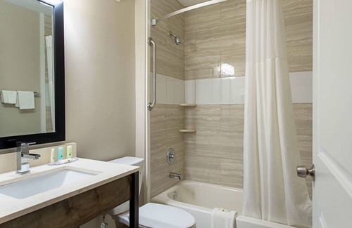 Mishawaka Hotel | Quality Inn Mishawaka - South Bend