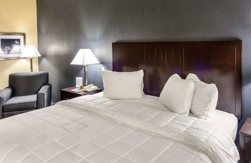 Holiday City Hotel | Quality Inn Montpelier