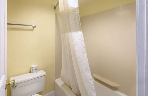 Read Boulevard East Hotel | Quality Inn New Orleans I-10 East