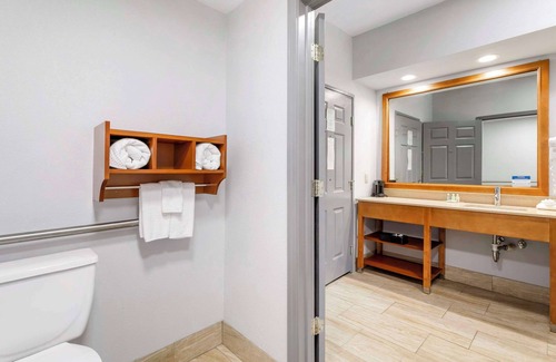 Oak Ridge Hotel | Quality Inn Oak Ridge