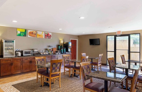 Southwest Raleigh Hotel | Quality Inn Raleigh Downtown