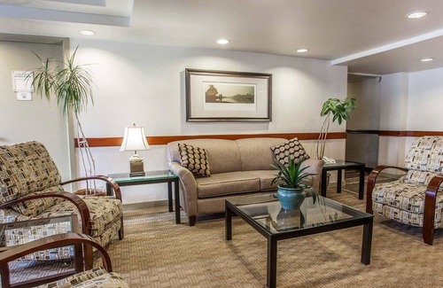 Silver Lake Hotel | Quality Inn & Suites Everett