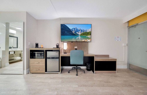 Hollywood Hills Hotel | Quality Inn & Suites Airport/Cruise Port Hollywood