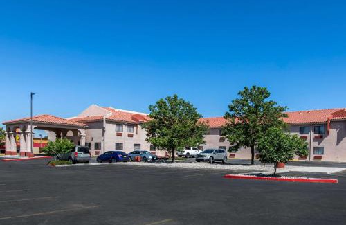 Albuquerque Hotel | Quality Inn & Suites Albuquerque North near Balloon Fiesta Park