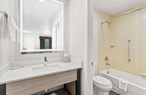 Albuquerque Hotel | Quality Inn & Suites Albuquerque South Valley Area
