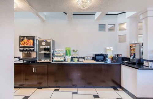 Albuquerque Hotel | Quality Inn & Suites Albuquerque North near Balloon Fiesta Park