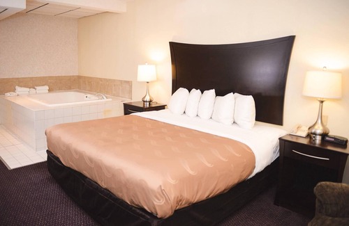 Ames Hotel | Quality Inn & Suites Ames Conference Center Near ISU Campus