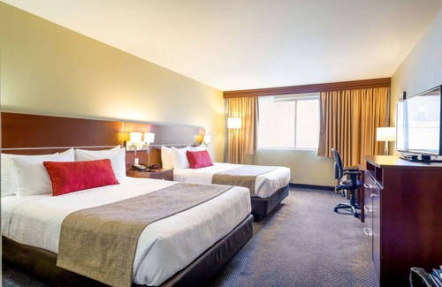 Brossard Hotel | Quality Inn & Suites Brossard