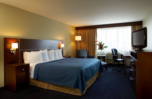 Brossard Hotel | Quality Inn & Suites Brossard