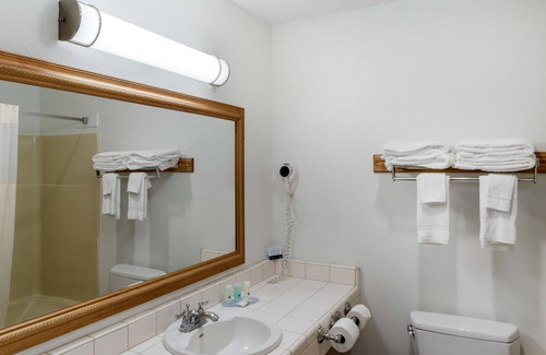 Capitola Hotel | Quality Inn & Suites Capitola By the Sea