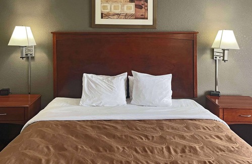 Sharonville Hotel | Quality Inn & Suites Cincinnati Sharonville
