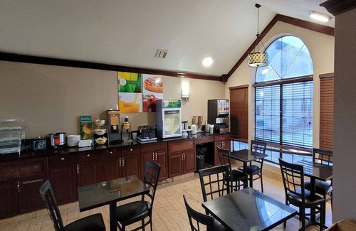 Columbia Hotel | Quality Inn & Suites Columbia I-70
