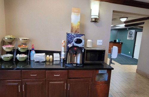 Columbia Hotel | Quality Inn & Suites Columbia I-70