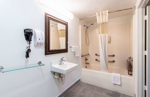 Dickson Hotel | Quality Inn & Suites Dickson