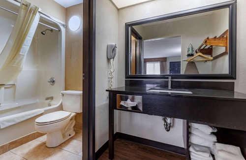 Columbia Hotel | Quality Inn & Suites Ft. Jackson Maingate