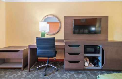 Galveston Hotel | Quality Inn & Suites Galveston - Beachfront