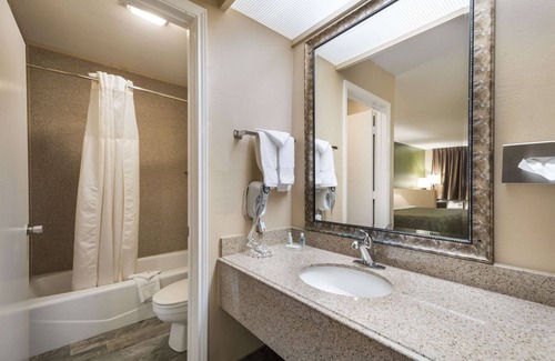 Garland Hotel | Quality Inn & Suites Garland - East Dallas