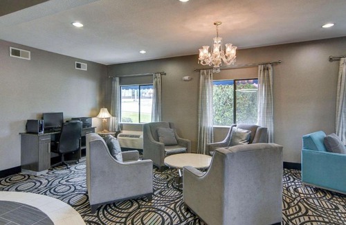 South Arlington Hotel | Quality Inn & Suites Grand Prairie