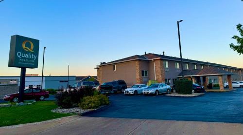 Ashwaubenon Hotel | Quality Inn & Suites Green Bay - Ashwaubenon