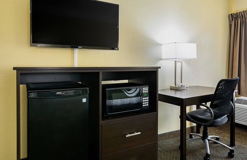 Greensburg Hotel | Quality Inn & Suites Greensburg I-74