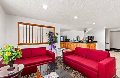 Howe Hotel | Quality Inn & Suites Howe - Sturgis