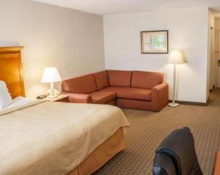 Pike Hotel | Quality Inn & Suites Indianapolis Northwest