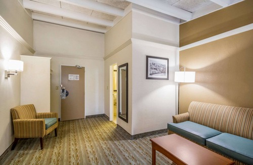 Independence Hotel | Quality Inn & Suites Kansas City - Independence I-70 East