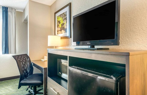 Leesburg Hotel | Quality Inn & Suites Leesburg Chain of Lakes