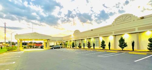 McDonough Hotel | Quality Inn & Suites McDonough South I-75