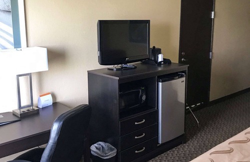 Mendota Hotel | Quality Inn & Suites Mendota near I-39