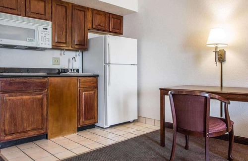 Franklin Hotel | Quality Inn & Suites Middletown - Franklin