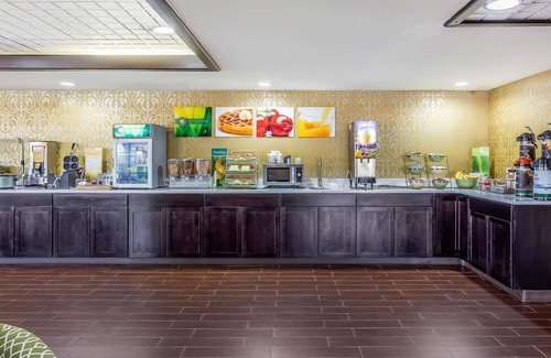 Warner Robins Hotel | Quality Inn & Suites near Robins Air Force Base