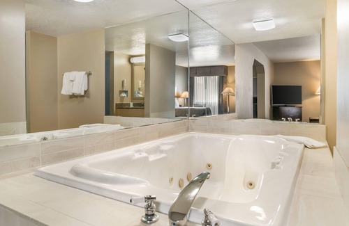 Battle Creek Hotel | Quality Inn & Suites Next to the Casino