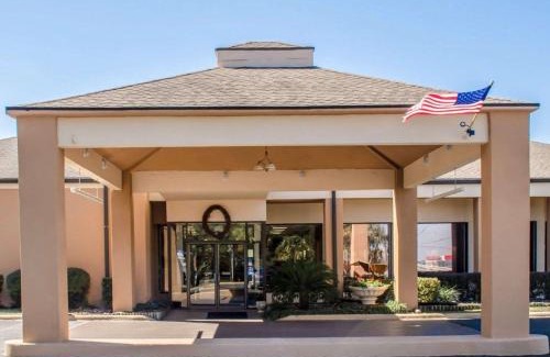Northeast Pensacola Hotel | Quality Inn & Suites Pensacola Bayview