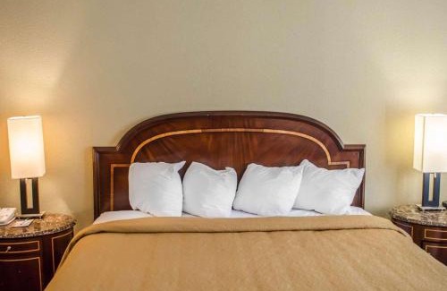 Northeast Pensacola Hotel | Quality Inn & Suites Pensacola Bayview