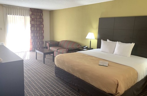 Northeast Pensacola Hotel | Quality Inn & Suites Pensacola Bayview
