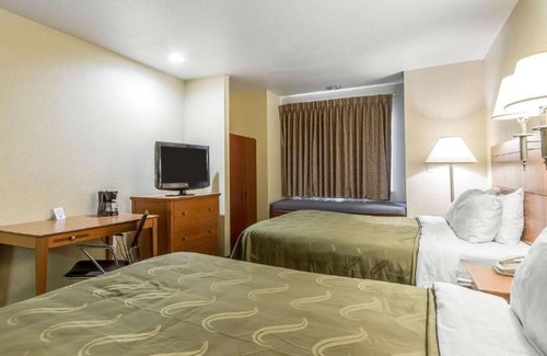 Santa Rosa Hotel | Quality Inn & Suites Santa Rosa