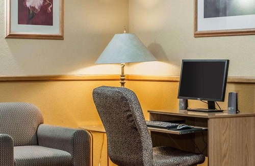Shelbyville Hotel | Quality Inn & Suites Shelbyville I-74