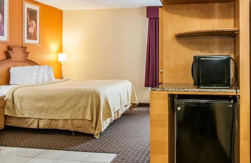Shelbyville Hotel | Quality Inn & Suites Shelbyville I-74