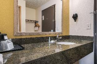 Silverdale Hotel | Quality Inn & Suites Silverdale Bangor-Keyport