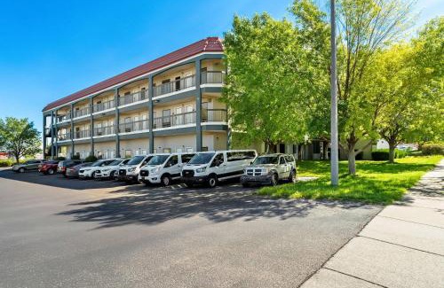 Albuquerque Hotel | Quality Inn & Suites Sunport Airport Albuquerque