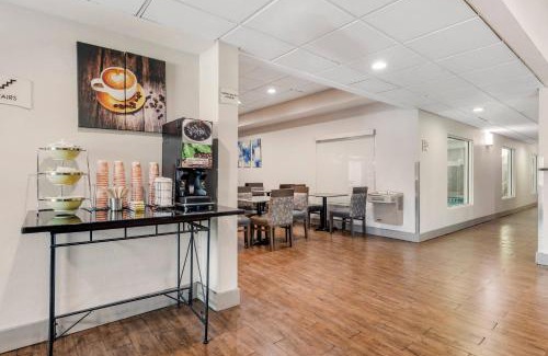 Union City Hotel | Quality Inn & Suites Union City - Atlanta South