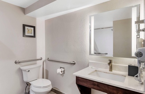 Union City Hotel | Quality Inn & Suites Union City - Atlanta South