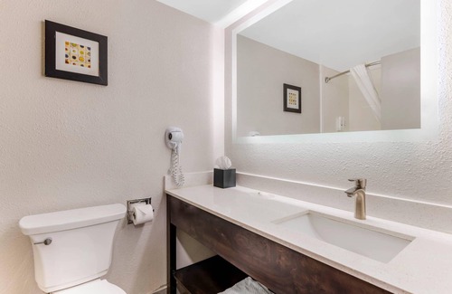 Union City Hotel | Quality Inn & Suites Union City - Atlanta South
