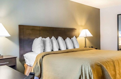 Old Louisville Hotel | Quality Inn & Suites University/Airport