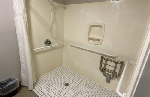 Old Louisville Hotel | Quality Inn & Suites University/Airport
