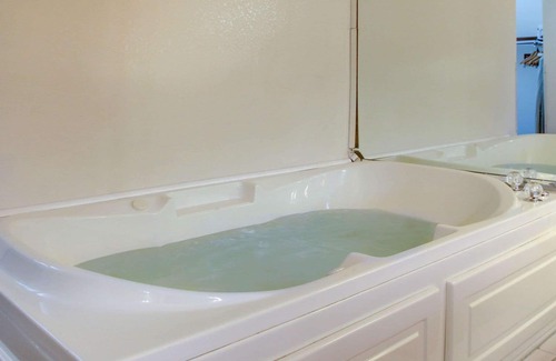 Clinton Hotel | Quality Inn & Suites